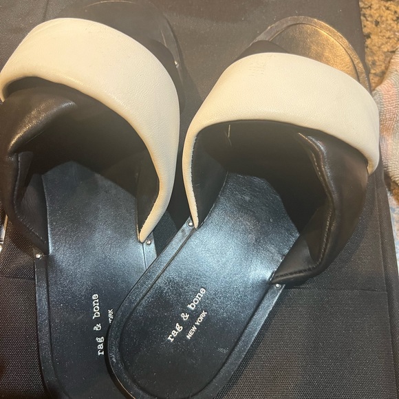 Rag and Bone Cross over black and white slides - Picture 7 of 13